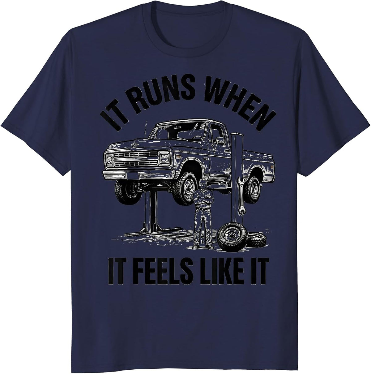 it runs when it feels like it Funny Classic Car Guy Humor T-Shirt - Navy Blue
